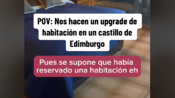 Deja a todos impresionados con la habitación que le han dado en un hotel en Edimburgo