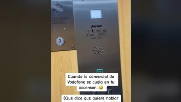 Le pasa en el ascensor algo que muchos creían imposible: pudo grabarlo