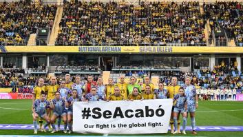 "Se acabó": la pancarta que han compartido las jugadoras españolas y suecas antes del partido