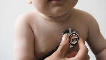 Un pediatra cuenta la conversación que ha tenido con la madre de una paciente: surrealista es poco