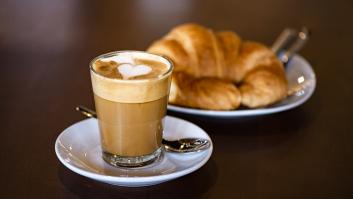 Va a desayunar a su bar de confianza y la forma en la que la reciben nada más entrar enamora