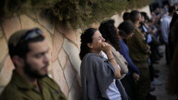 "Vivimos en la irrealidad. Parece imposible, aun enterrando a nuestros muertos"