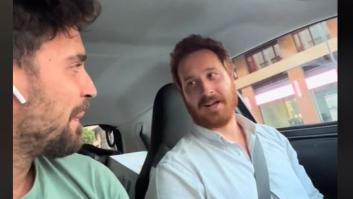 Un amigo le confiesa a otro que no pagó en su boda y decide hacerlo de una forma MUY original