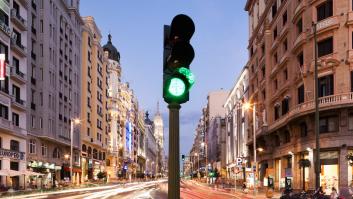 Llega de Estados Unidos a España y se queda de piedra por algo en nuestros semáforos MUY habitual