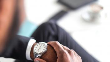 ¿Sabes de dónde viene la expresión 'A buenas horas mangas verdes'?