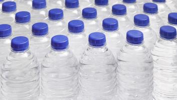 El precio que le han cobrado por una botella de agua y por el que ha puesto una reclamación