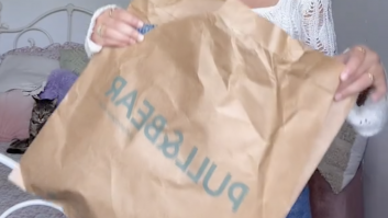 La respuesta de Pull & Bear a una clienta que se encontró todo esto en los bolsillos de un vaquero