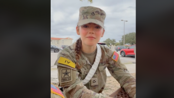 El acento de esta española del ejército estadounidense se lleva todos los comentarios