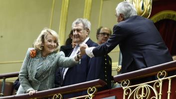 Lo que hace Esperanza Aguirre frente a los reyes no pasa desapercibido