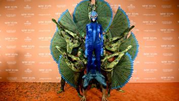 Heidi Klum se supera utilizando a 10 personas para su disfraz de Halloween