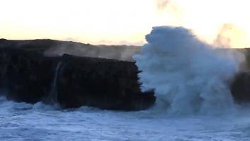 Espectaculares imágenes en Llanes (Asturias) por el paso de la borrasca Ciarán