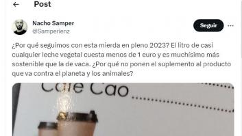 Enseña el extra que cobran en una cafetería por pedir leche vegetal y hace esta necesaria reflexión
