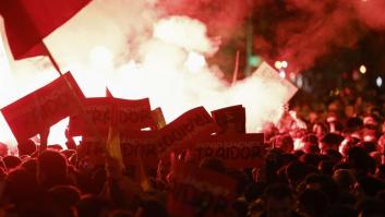 La calle se incendia por la amnistía: cargas en la multitudinaria manifestación en Ferraz, mientras las protestas llegan a las puertas del Congreso