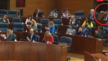 Un diputado del PSOE se planta ante los de Vox y ojo a lo que hacen ellos