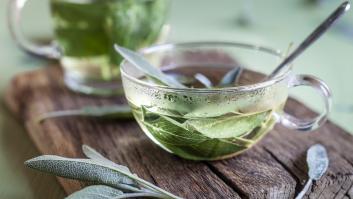 La común hierba medicinal de supermercado con el secreto efecto de blanqueado dientes