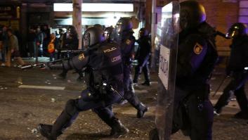 Continúan las protestas frente a la sede del PSOE en Ferraz