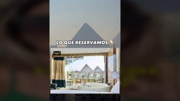 Van a Egipto, reservan una habitación con estas vistas y lo que les dan realmente es para verlo