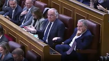 González Pons, el gran protagonista del día sin hablar: todo por lo que ha hecho mientras hablaba Sánchez