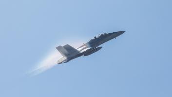 Así es cómo los pilotos de caza y bombarderos 'van al baño'