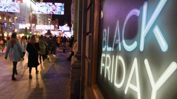Un centro comercial regala botellas de aceite durante el Black Friday