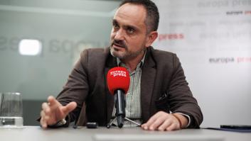 El alcalde de Móstoles se une a los vecinos en la guerra por la gasolinera