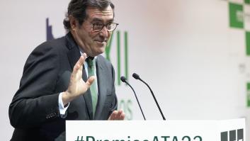 La CEOE cree que Yolanda Díaz les "chantajea" para subir el SMI un 4%