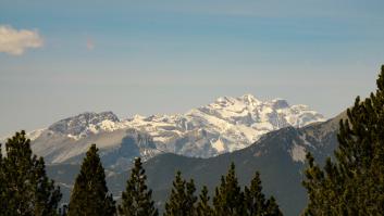 El glaciar más importante de España entra en su fase final por una piedra que actúa de estufa