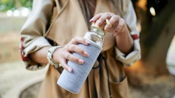 La botella que convierte el agua de mar en agua potable está al caer