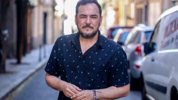 Ismael Serrano, sobre la escena en una playa de Granada: "Pobres persiguiendo a pobres, tiempos oscuros"
