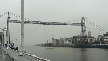 El puente colgante de Vizcaya aparece con una rotura misteriosa