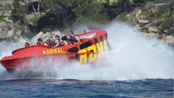 El barco gallego supersónico enamora a Kuwait y Chile