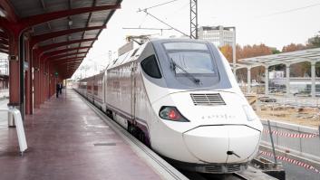 Los cuatro regalos de Renfe a todos los pasajeros del primer ave Madrid-Asturias