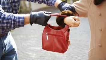 Un especialista explica un "truco" para que los delincuentes no te elijan como víctima por la calle