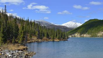 El deshielo deja al descubierto bastones de hace 7.000 años