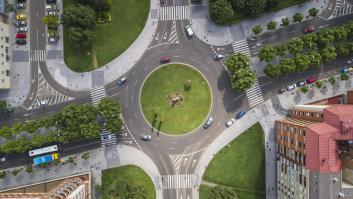 Así es como hay que circular en una rotonda