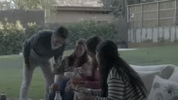Una psicóloga pone el grito en el cielo al ver lo que hace aquí el padre de María Pombo
