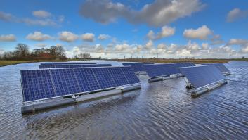 Lanzan al mar de la Palma la mayor plataforma de paneles solares flotante de Europa
