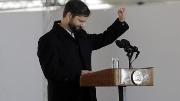 Millones de chilenos votan para decidir si cambiar la constitución en el último referéndum constitucional