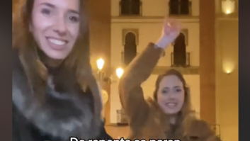 Se ponen a bailar villancicos volviendo de una fiesta, les para la policía y ojo a lo que hacen