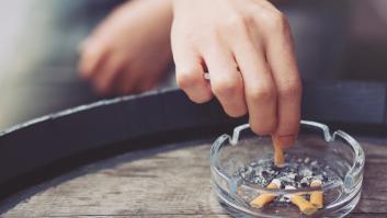 Varios médicos alzan la voz por las palabras de la consejera de Sanidad de Madrid sobre el tabaco