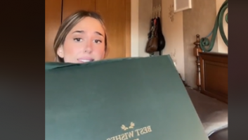 Muestra la cesta de Navidad que le ha dado Inditex a pesar de no haberla renovado