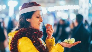 Preferimos atragantarnos con las uvas: las extrañas tradiciones de Año Nuevo del resto del mundo