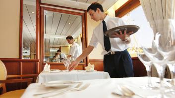 Enseña cómo han dejado la mesa de al lado en un restaurante y se monta un intenso debate