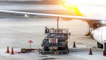 Un avión logra volar gracias a las heces humanas