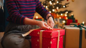 Le dan dinero como regalo de Reyes y el comentario que suelta su padre es una obra de arte