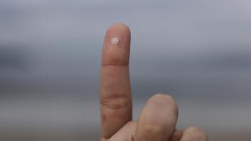 El vertido de microplásticos llega a Cantabria: localizados pellets en diversas playas