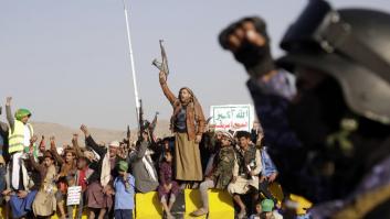 Los rebeldes hutíes de Yemen declaran la "guerra abierta" contra EEUU y Reino Unido y disparan el riesgo de extender el conflicto regional