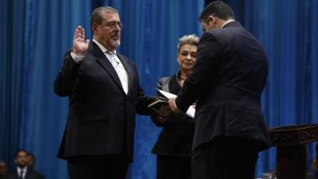 Arévalo es investido presidente de Guatemala tras horas de bloqueo y enfrentamientos en la calle