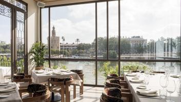 Hillary Clinton se da un homenaje en un restaurante mítico de Sevilla