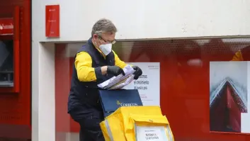 Un policía de Vigo se disfraza de cartero para montarle la gran redada a esta vecina
